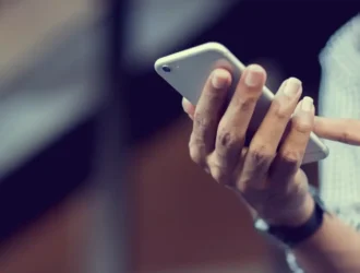 SMS vs Email: Enhancing Guest Experience in the Hospitality Industry